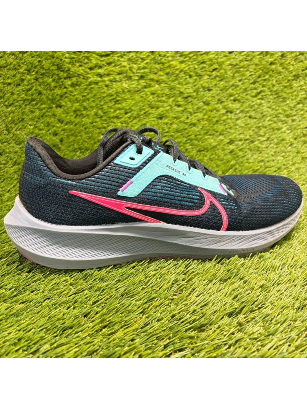 Nike Air Zoom Pegasus 40 SE Mens Size 9.5 Black Blue Pink Running Shoes Sneakers